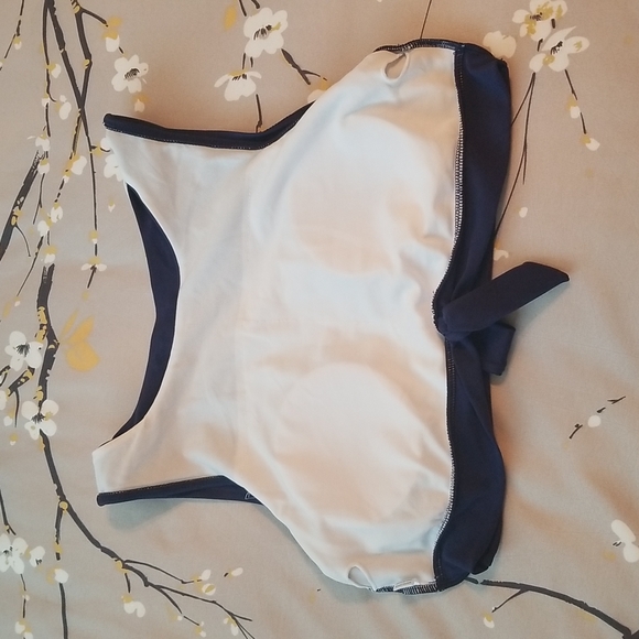 Sporty Bikini Top - Picture 4 of 10